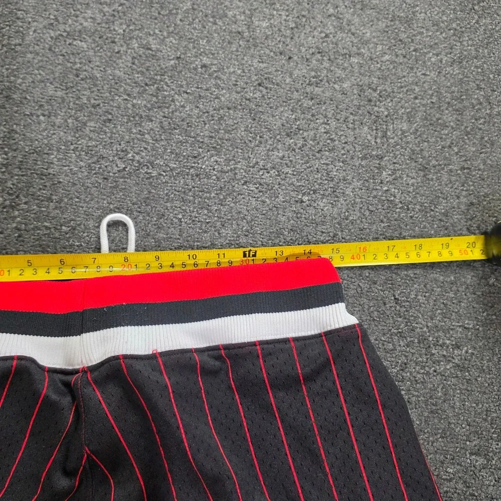 Chicago Bulls Mitchell & Ness Basketball Shorts Mens Large Pinstripe 1996-97 NBA